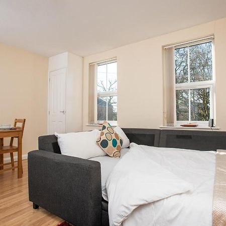 Cowley Spacious Flat With Parking, Oxford Kültér fotó