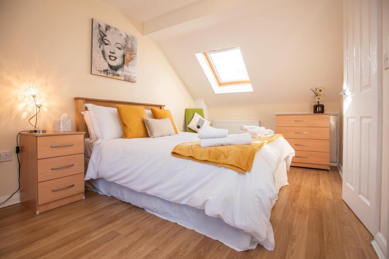 Cowley Spacious Flat With Parking, Oxford Kültér fotó