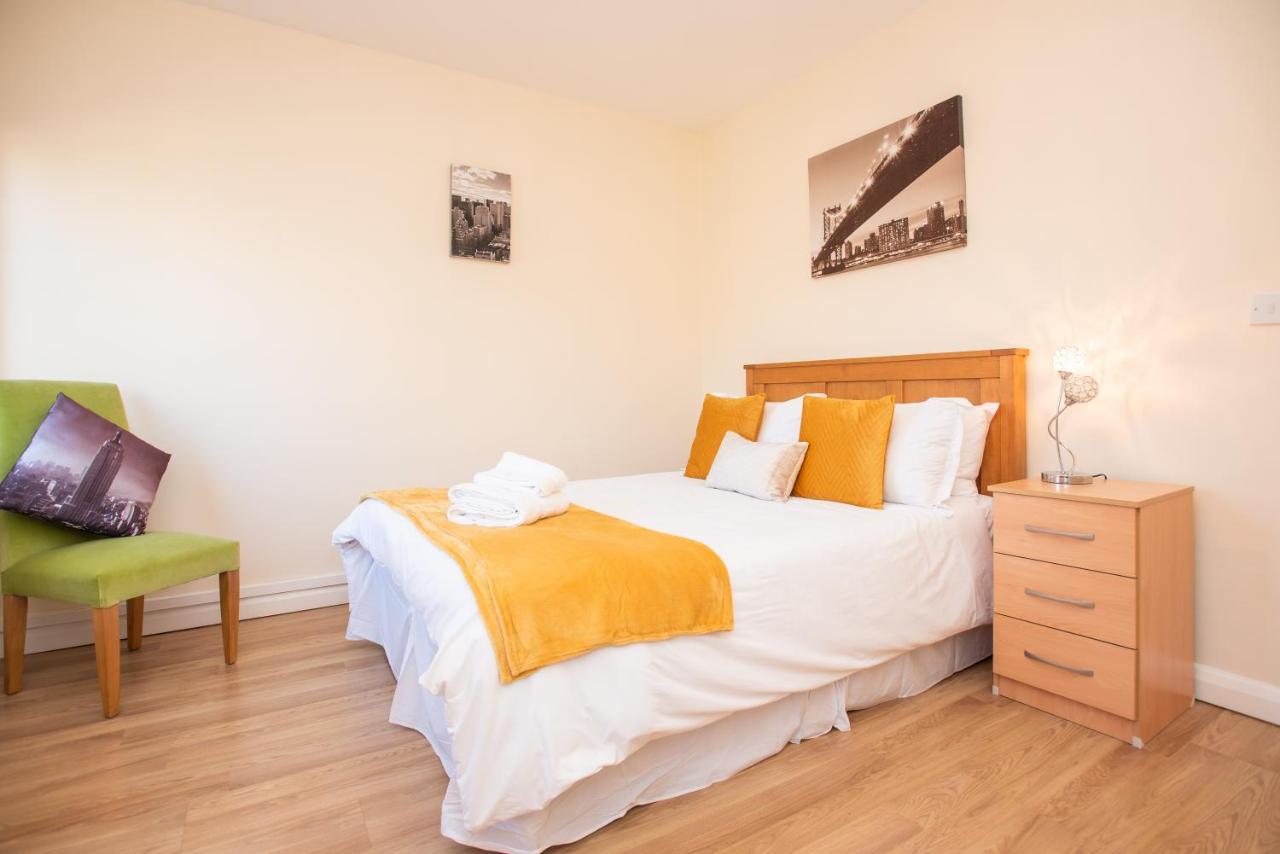 Cowley Spacious Flat With Parking, Oxford Kültér fotó