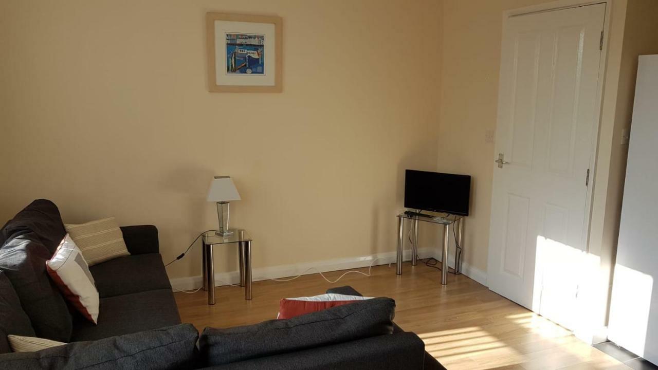 Cowley Spacious Flat With Parking, Oxford Kültér fotó